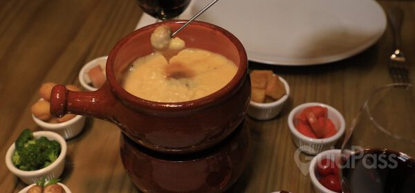 Sequência de Fondue Traditionnelle no La Gare